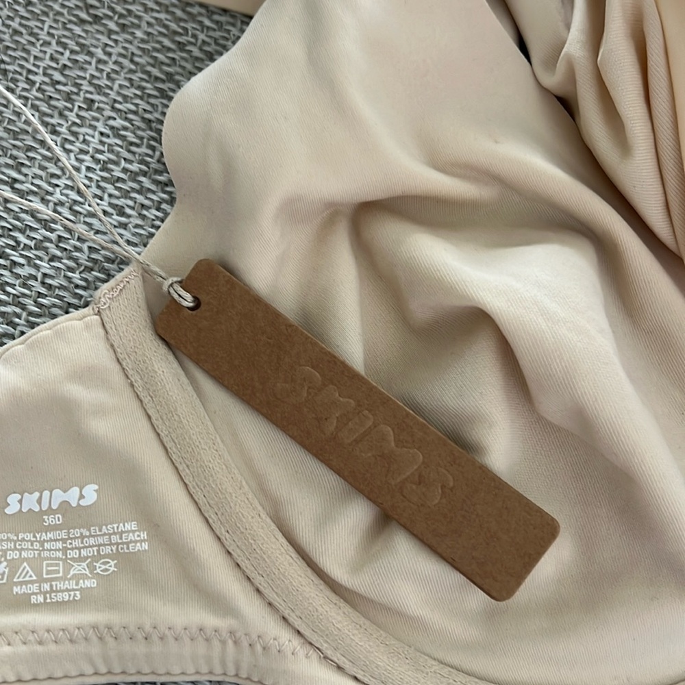 New Skims Full Coverage Unlined Apex Plunge Bra C… - image 8